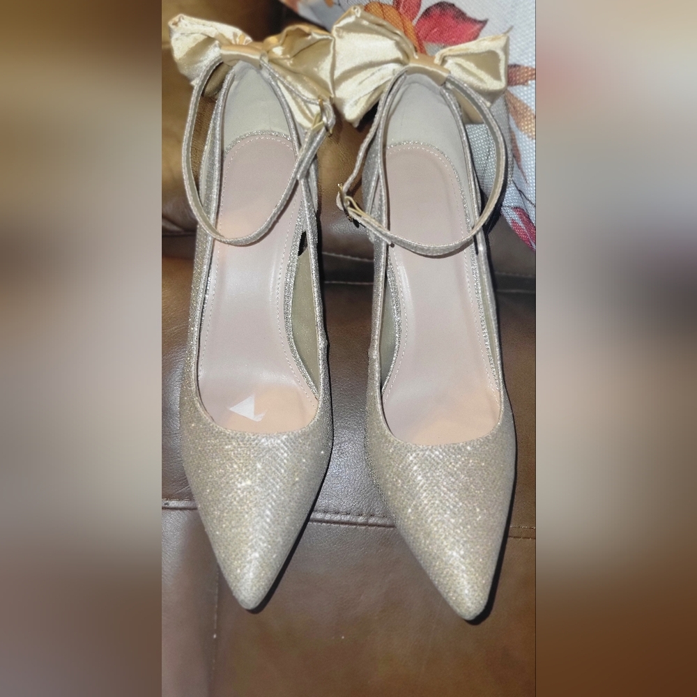 ZBY Elegant Gold Women's Heels with Bow Accent, Size 9.5